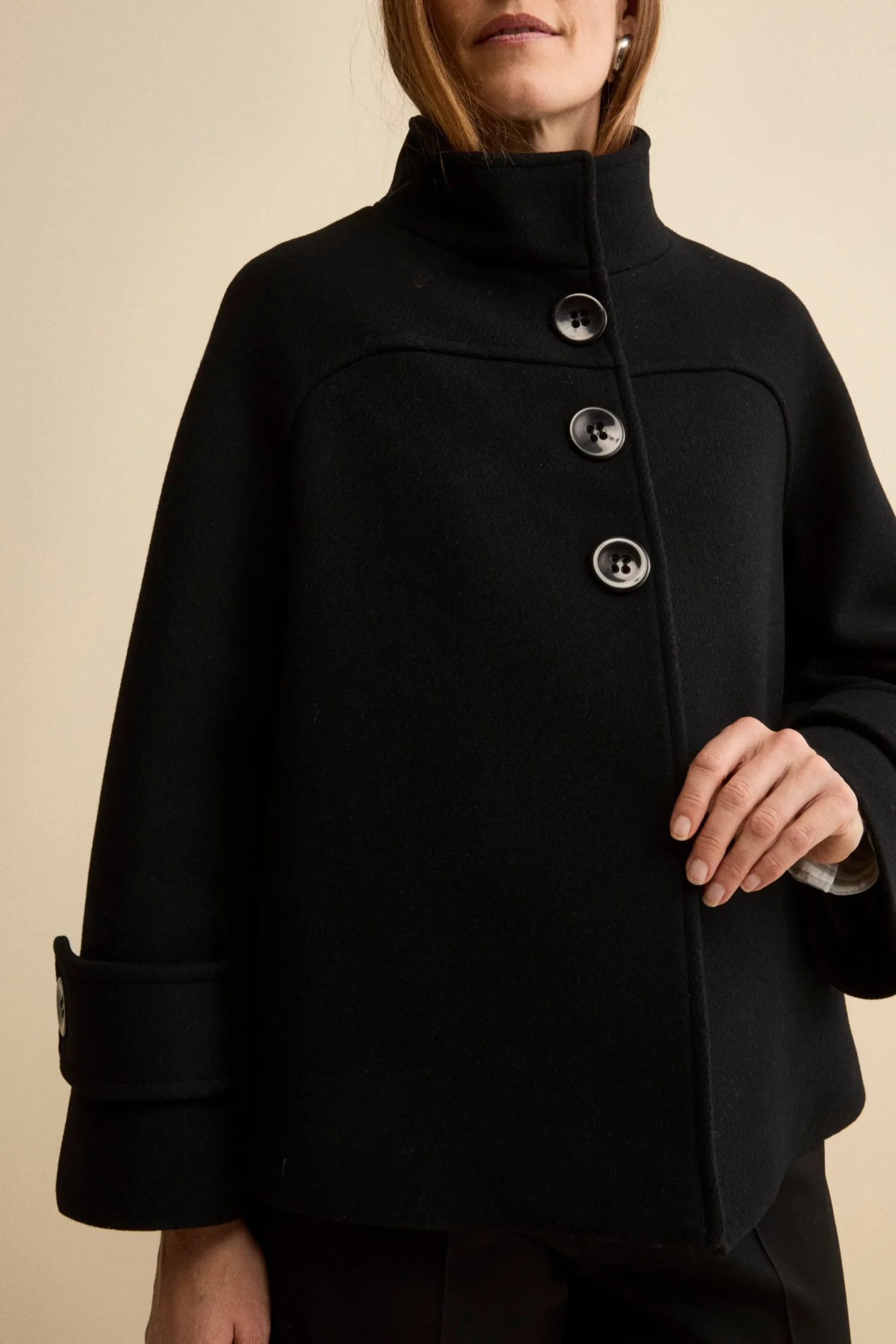 Cappotto Corto in Misto Lana con Maniche a Campana - NERO