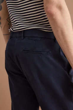 Pantalone Carrot in Misto Lino con Pinces e Risvolto - BLU